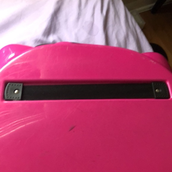 I am selling a hello kitty suite case it is pink with a zipper the zipper works. - Picture 2 of 4